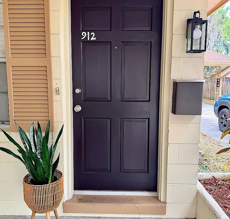 1st image of 912 La Salle Ave #912