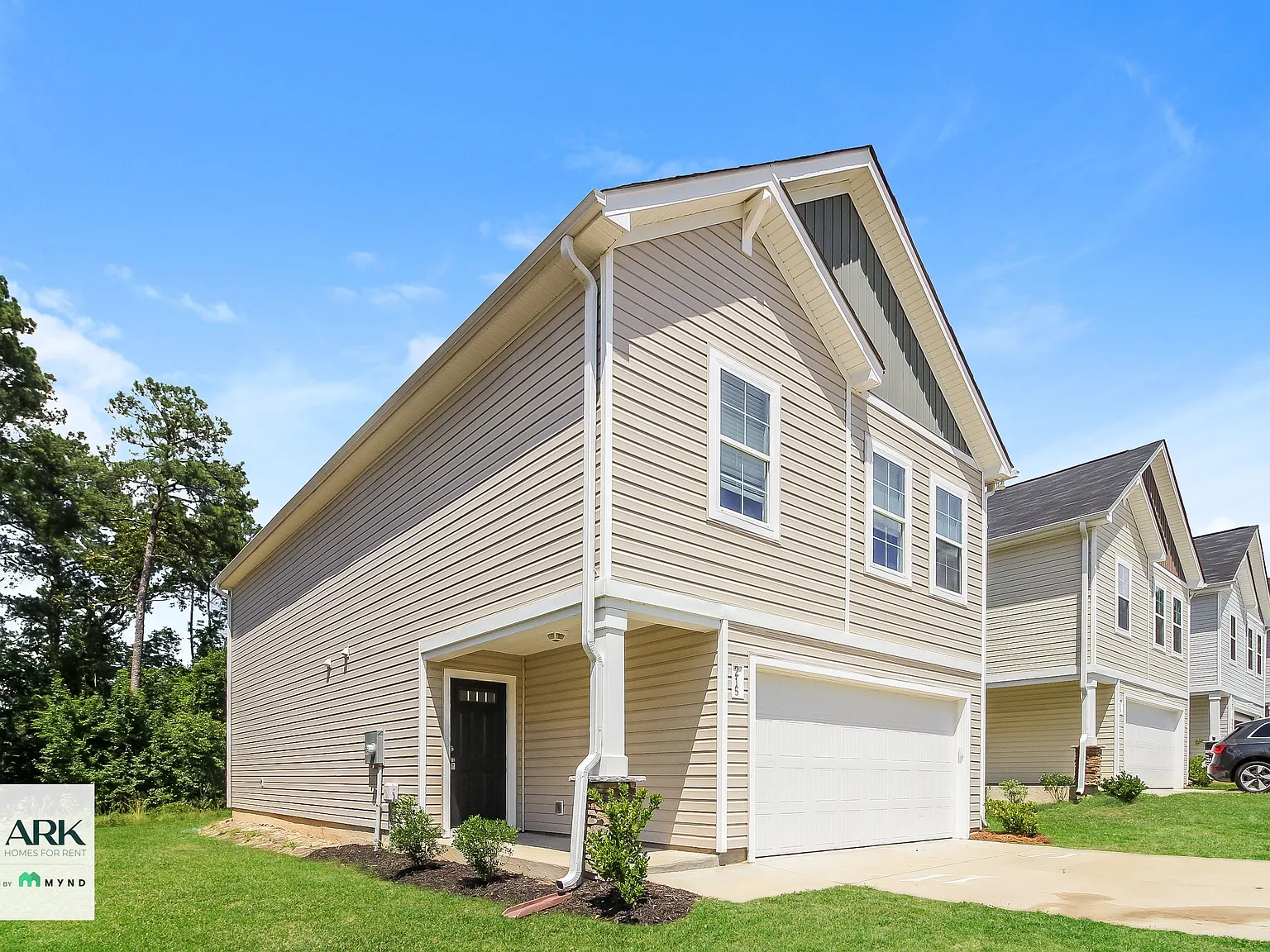 3 bed, 2.5 bath, 1883 sqft, $2,015 — Photo 2