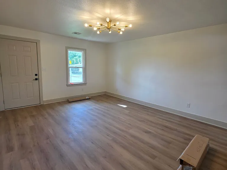 815 N Wilson Ave — Photo 6