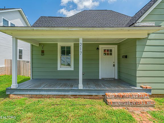 3rd image of 217 Leonard Pl