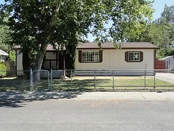 302 Wilson Ave photo 1
