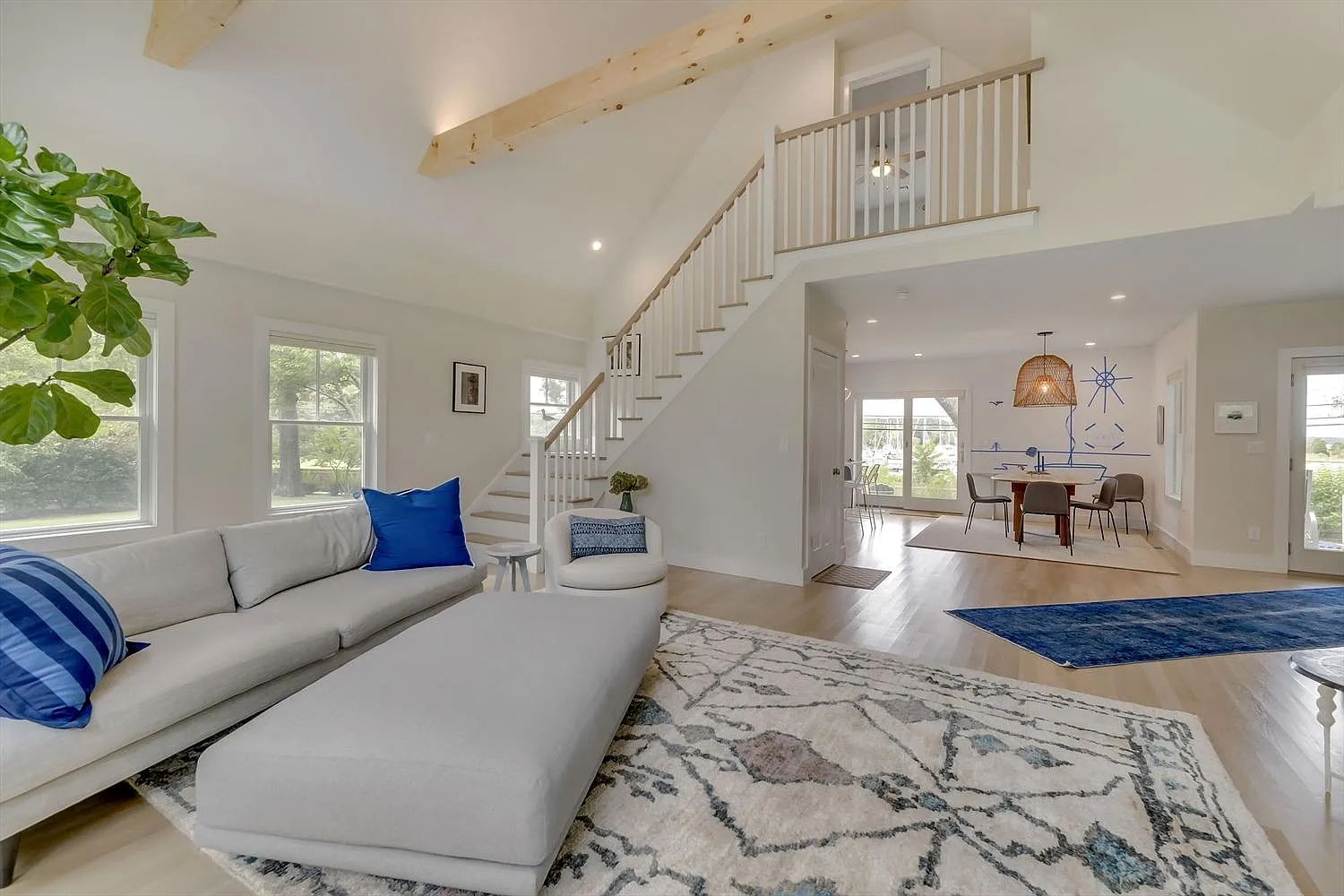 Harbor views from every room in this fabulous East Hampton rental — Photo 4