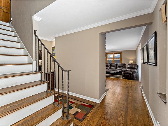 4th image of 430 Summit Dr