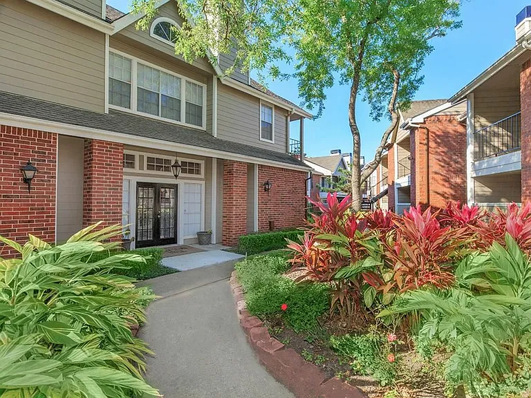 8110 Creekbend Dr — Photo 9