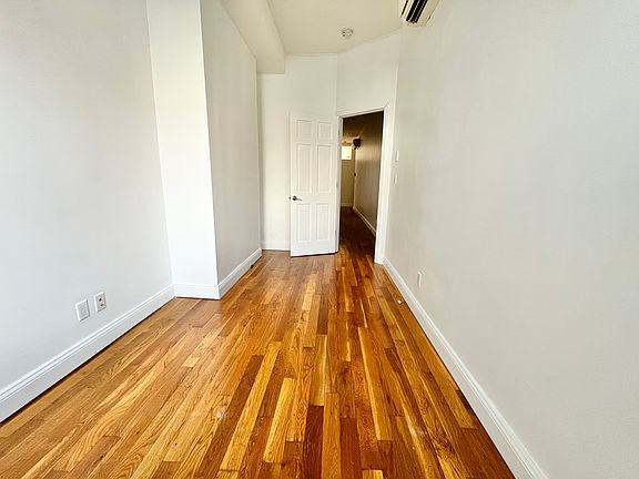 3rd image of 293 Wyckoff Ave APT 2R