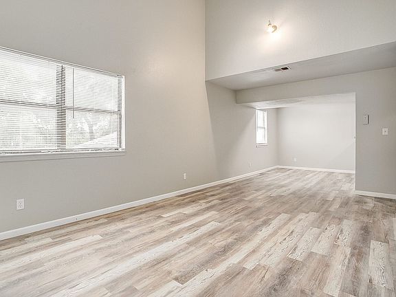 3rd image of 5932 Elmwood Ave #5932