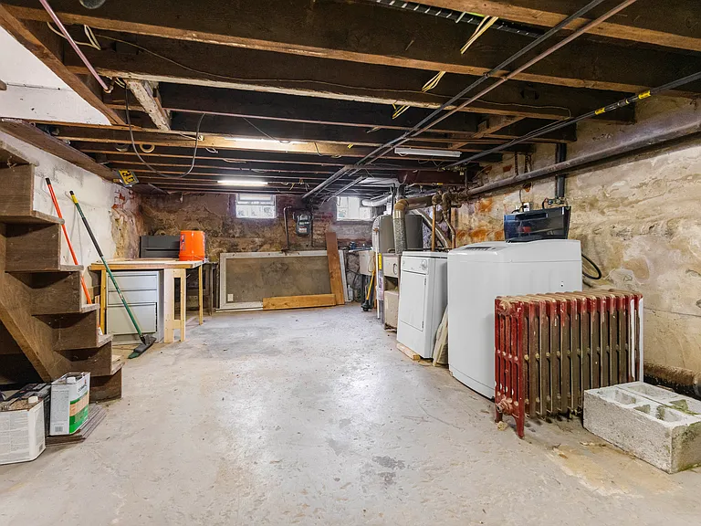 130 McClellan St — Photo 24