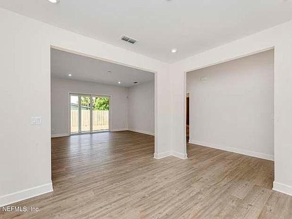3rd image of 330 Sargo Rd