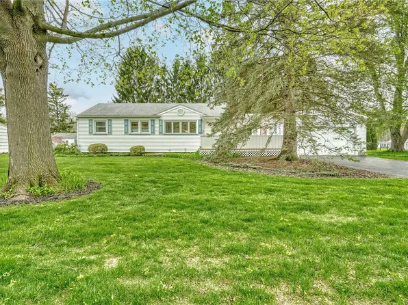 513 Glenview Ct, Webster, NY 14580