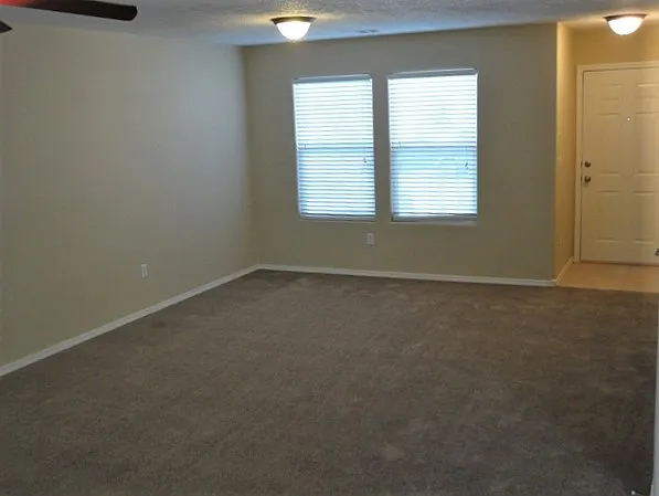 1232 Maple Meadows Dr NE — Photo 2
