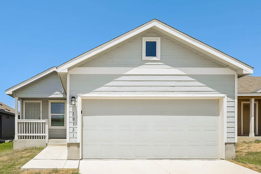4 bed, 2.0 bath, 1627 sqft, $1,730 — Photo 1