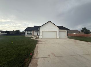 411 S Stoney Creek St, Clearwater, KS 67026