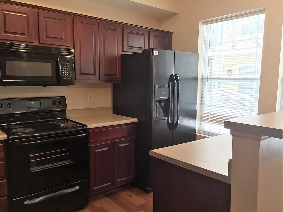 Tenth & College Horizons Apartments
