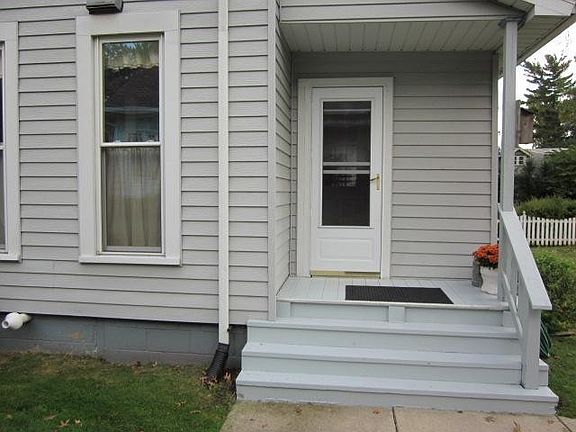 3rd image of 705 N Washington St