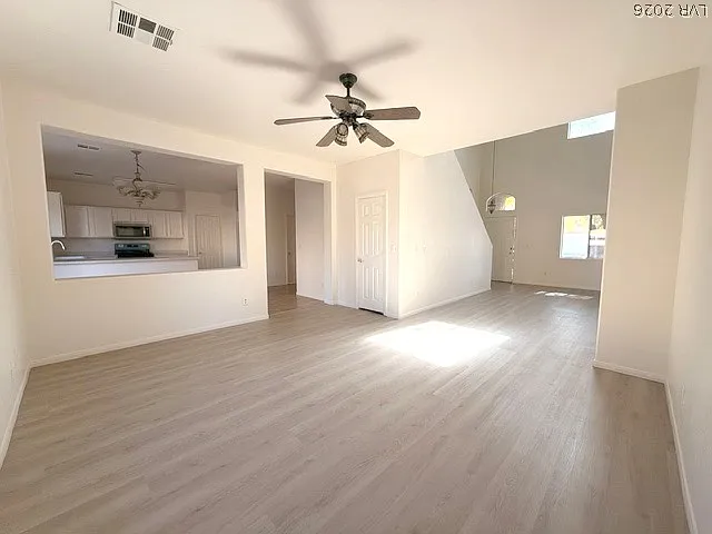 4 bed, 2.5 bath, 1895 sqft, $2,395 — Photo 3