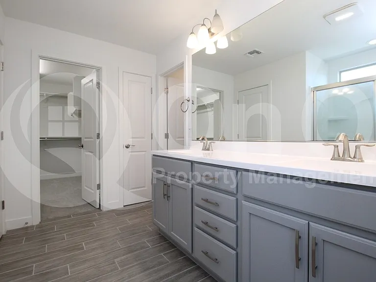 11818 S 54th Ln — Photo 20