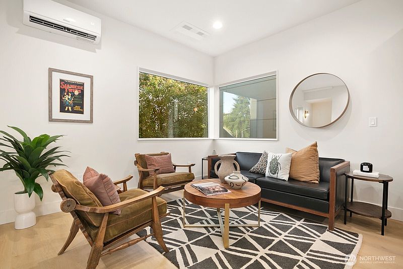5th image of 5053 35th Avenue SW #B