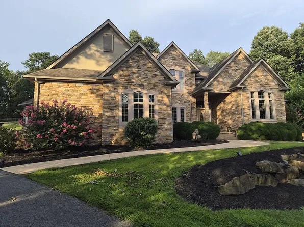 1380 Fox Hill Dr, Palmyra, PA 17078