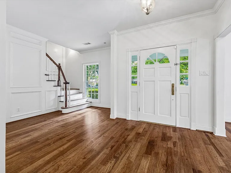 5210 Meadow Lake Ln — Photo 3