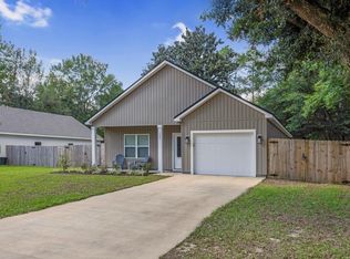 160 Oak Ln, Crestview, FL 32536