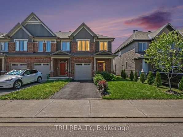 106 Lavatera St, Ottawa, ON K1T 0R7