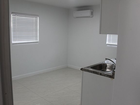 3rd image of 4434 Venus Ave #C