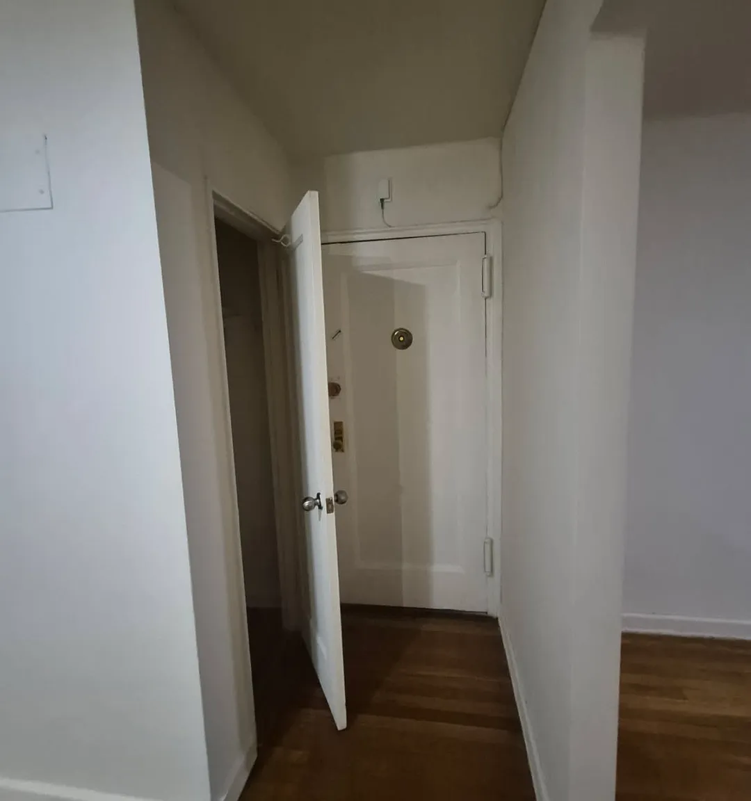 2 bed, 925 sqft, $2,700 — Photo 2