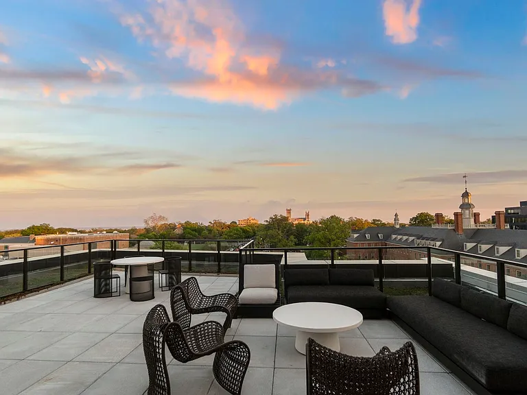 Expansive patio with great city views