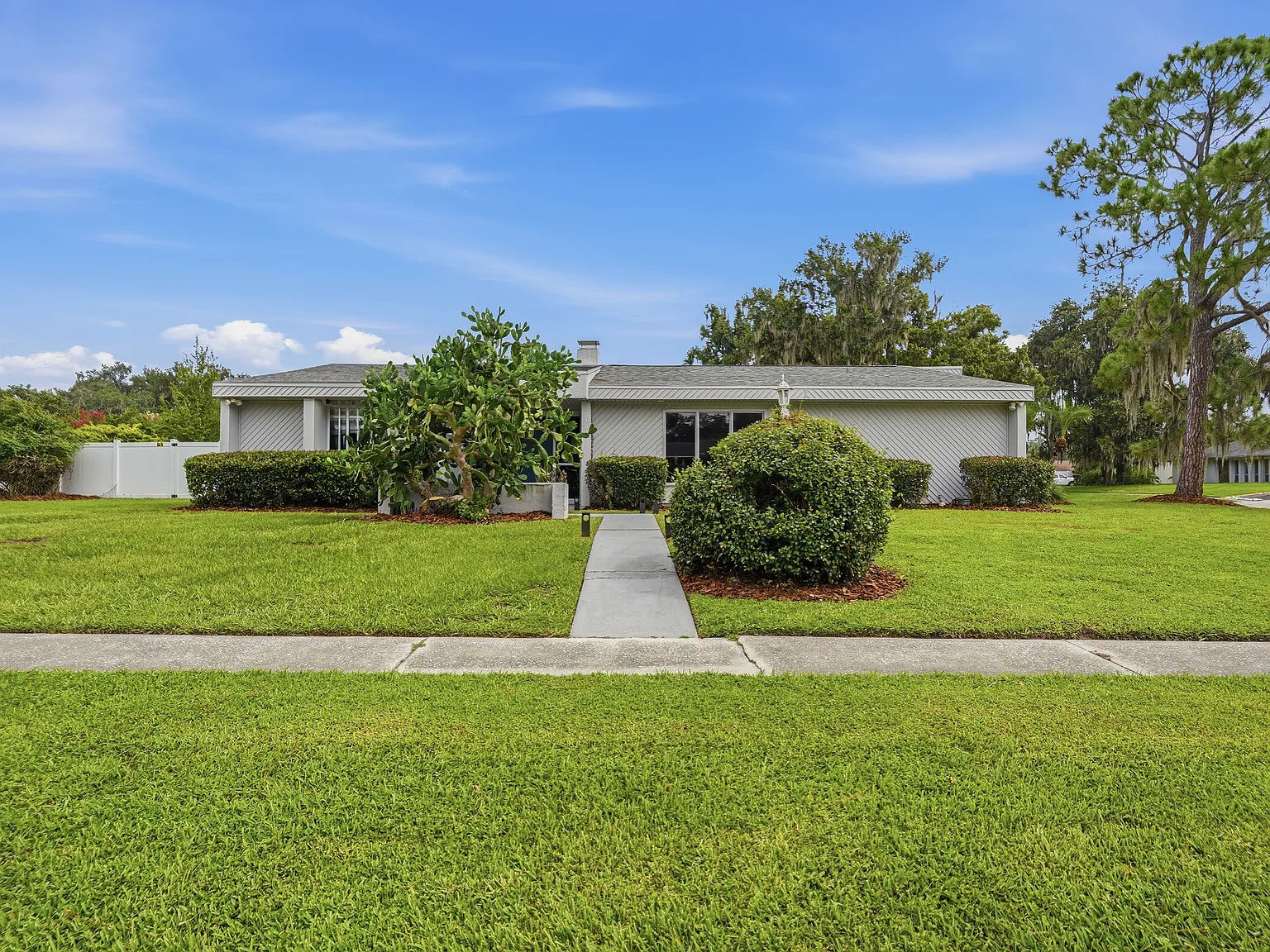 4 bed, 2596 sqft, $3,000 — Photo 1