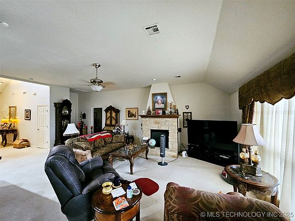 4th image of 26432 Belvedere Dr