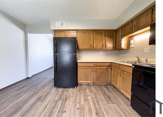 1st image of 2213 E Memorial Dr #14
