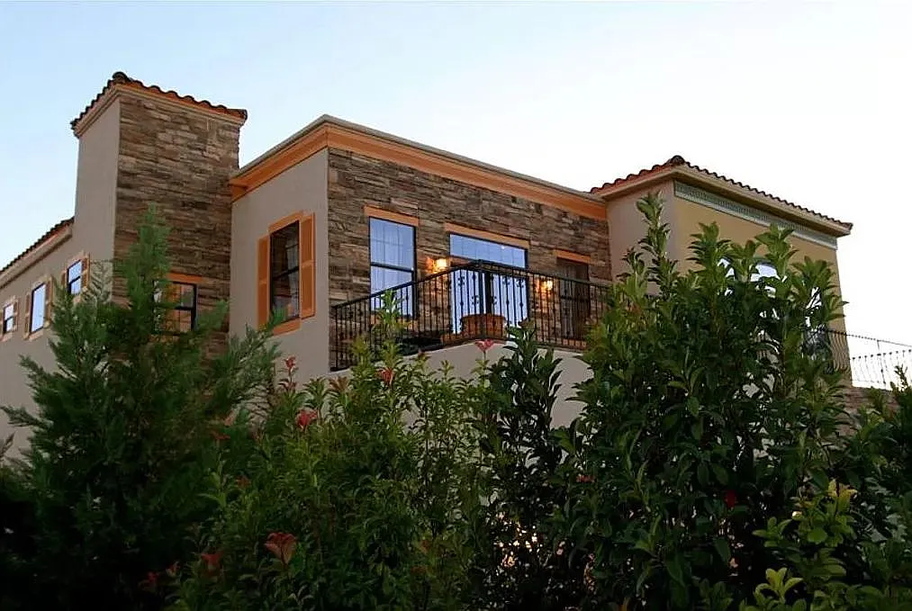 3 bed, 3.5 bath, 2520 sqft, $2,300 — Photo 2