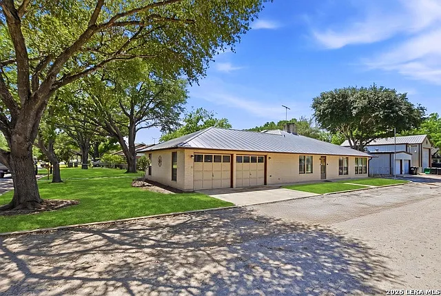 3 bed, 3.0 bath, 2717 sqft, $3,100 — Photo 4