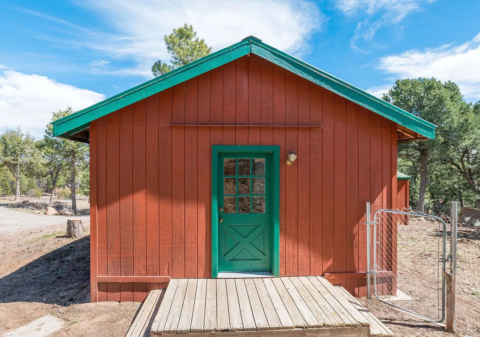 Your Next Home Awaits 4 Bedrooms, Hot Tub & More! — Photo 4