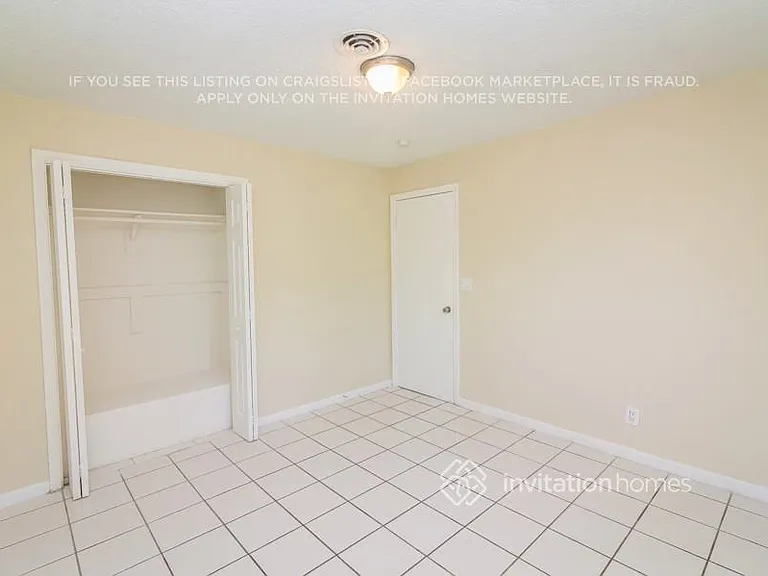 9413 SW 53rd St — Photo 6