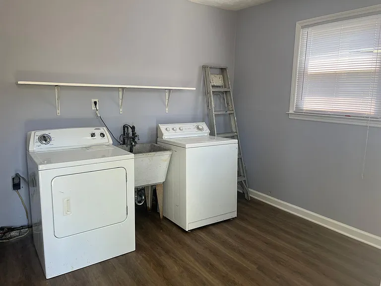 299 Locust Ave #1 — Photo 16
