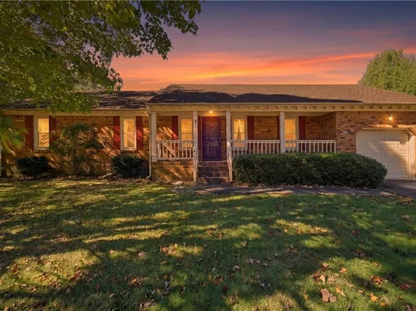 628 Gladesdale Dr, Chesapeake, VA 23322