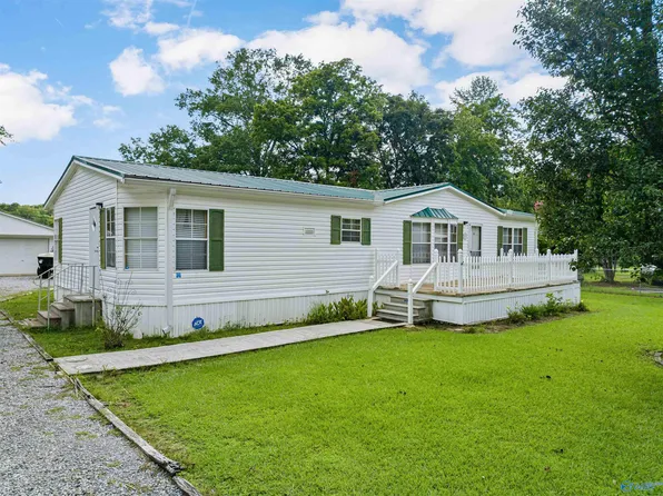2806 Woodhaven St, Scottsboro, AL 35769