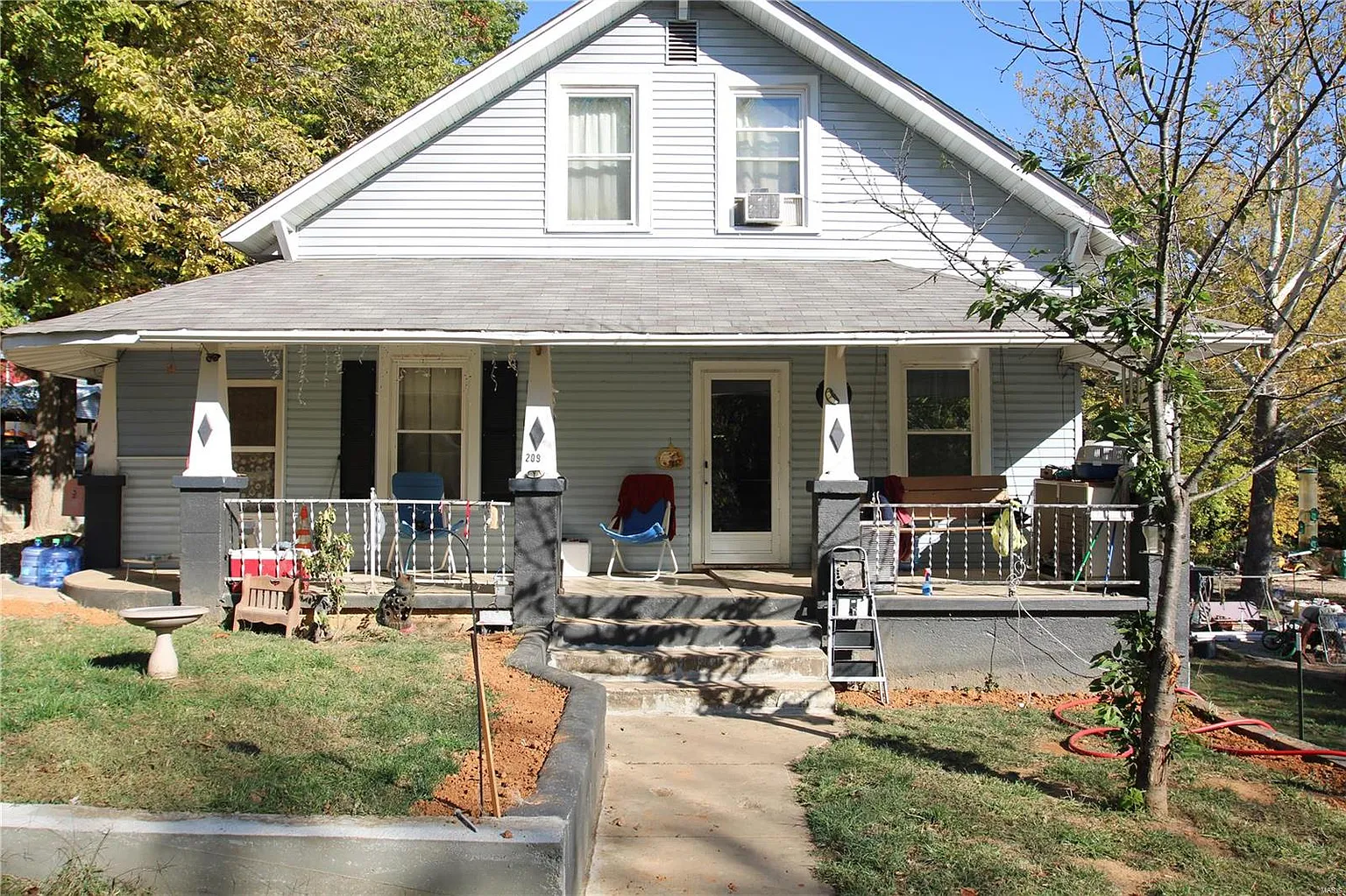 209 E Hill St photo 1
