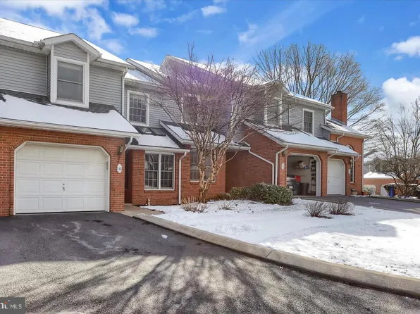 1460 Blue Course Dr APT 16, State College, PA 16801