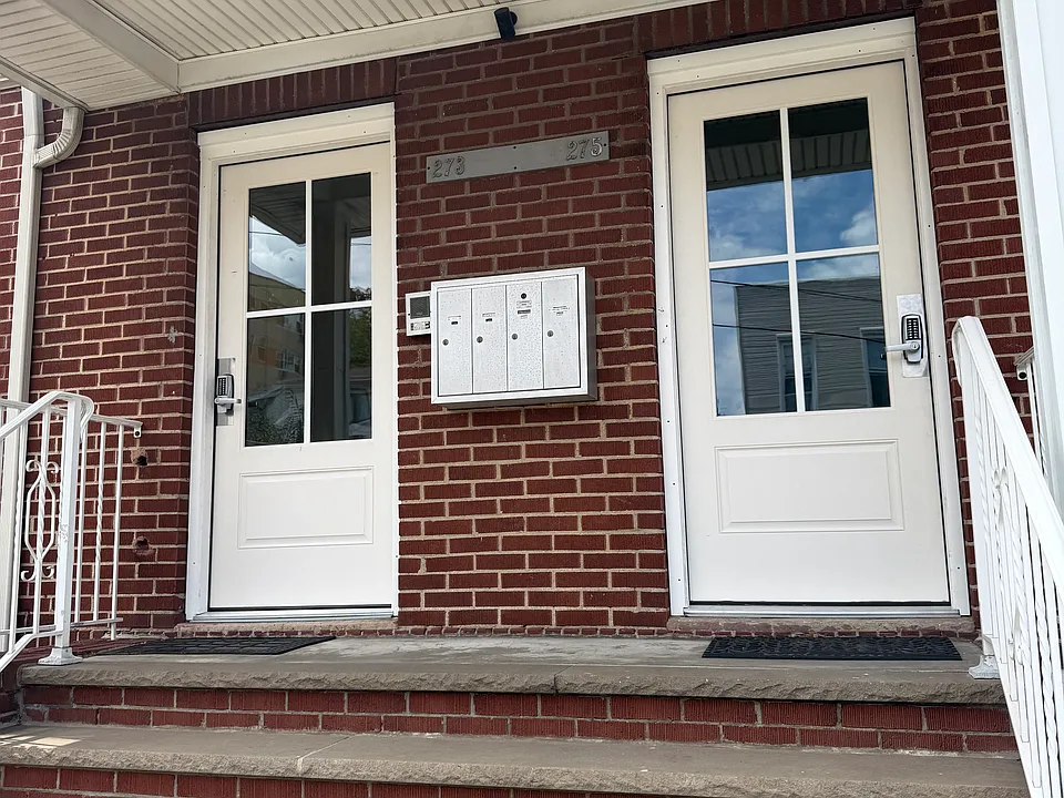 273 Centre Ave