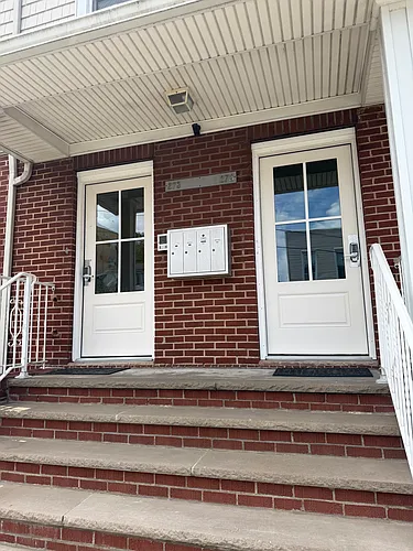 273 Centre Ave Photo 1