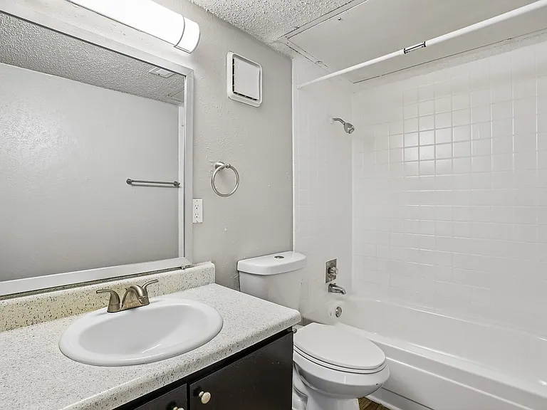 Rochelle Place — Photo 27