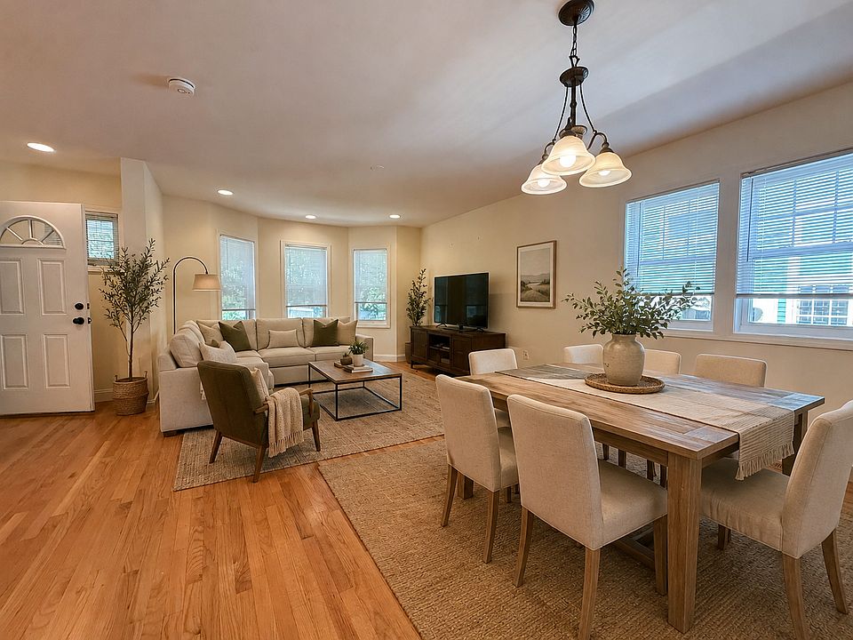 1st image of 17 Tremlett St #1