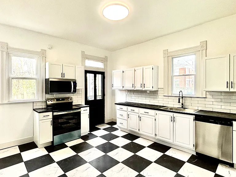 3014 Hackberry St — Photo 3