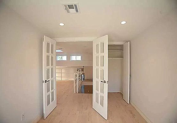4th image of 1128 Greene Ave #44