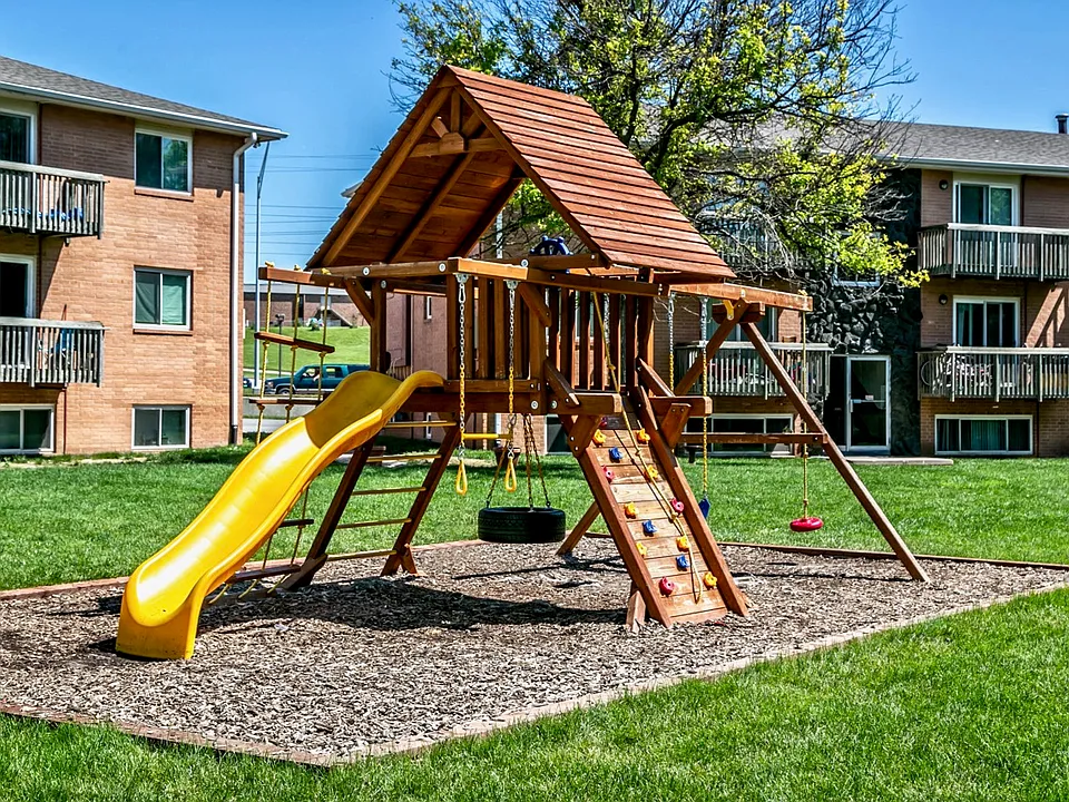 Oak Creek Apartments