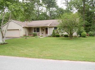 11 Maplewood Dr, Queensbury, NY 12804