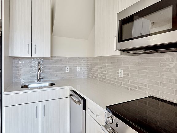 4th image of 785 Saint Nicholas Ave APT 5F