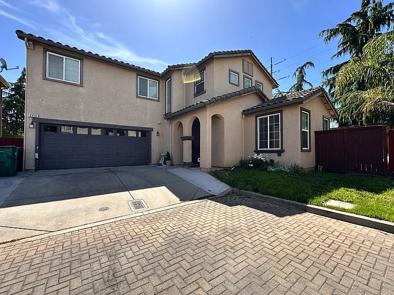 2514 Mercato Ln — Photo 2